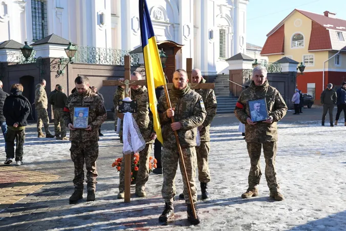 У Луцьку попрощалися із двома загиблими воїнами – Андрієм Черняком та Артемом Петровським (фото)
