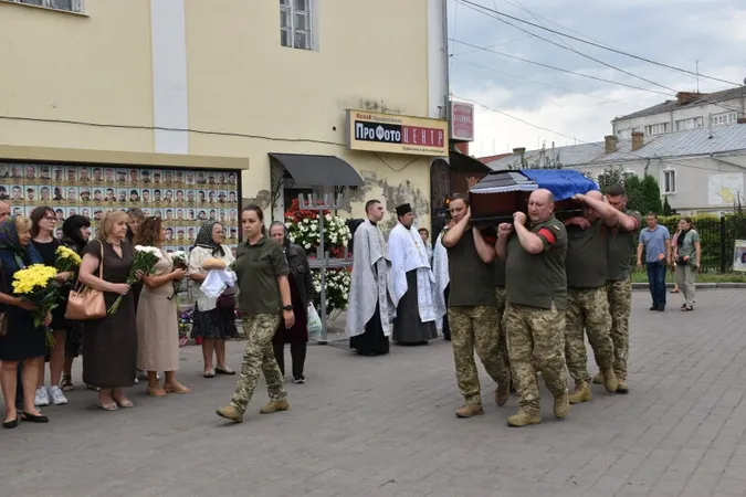 У Луцьку попрощались з Героєм Андрієм Лящуком (фото)