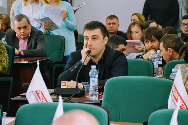 «У цьому залі немає всіх святих і немає всіх поганих»
