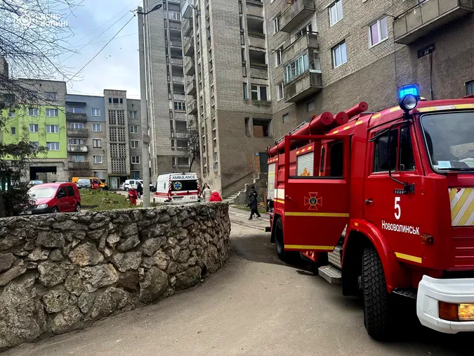 На Волині курець підпалив крісло на балконі (фото)