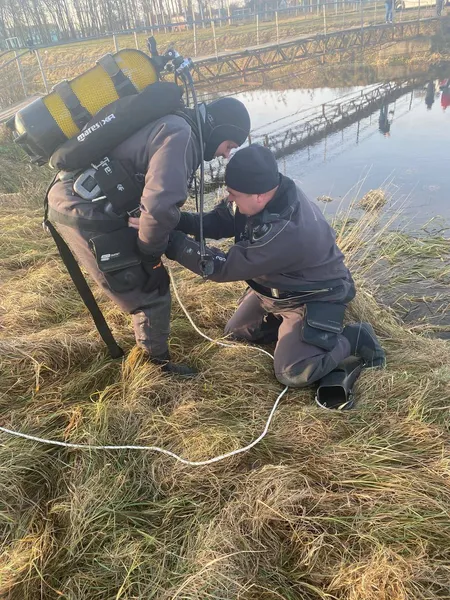 На Волині водолази шукають у річці тіло зниклої 37-річної жінки (фото)