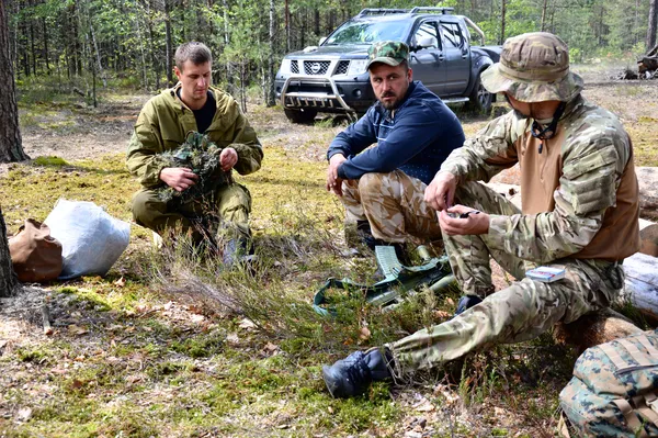 Постріли та вибухи у волинському лісі (фото, відео)
