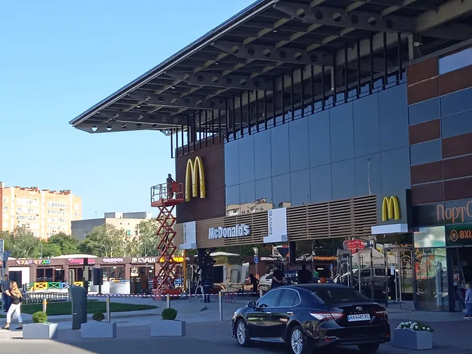 У луцькому McDonald's достеменно не знають, коли буде відкриття