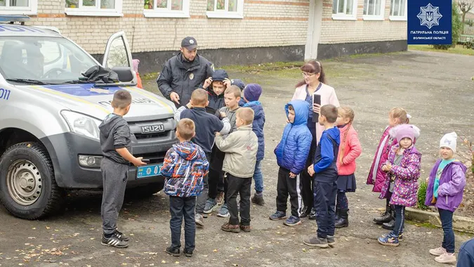 На Волині патрульні розповіли дітям про правила дорожнього руху (фото)