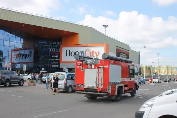 У Луцьку «горить» ПортCity: евакуюють людей (фото, оновлено) 