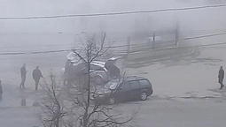 У Луцьку посеред вулиці задиміла іномарка (фото)