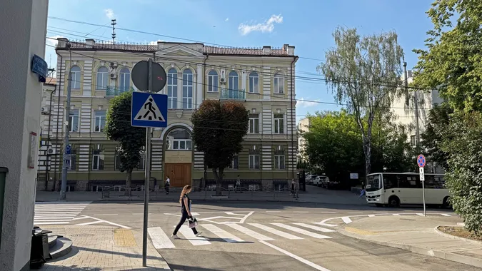 У Луцьку відновили рух вулицею Степана Бандери (фото)