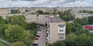 Майже 7 тисяч людей під одним дахом: як лучанам живеться у найдовшому будинку в світі (фото)