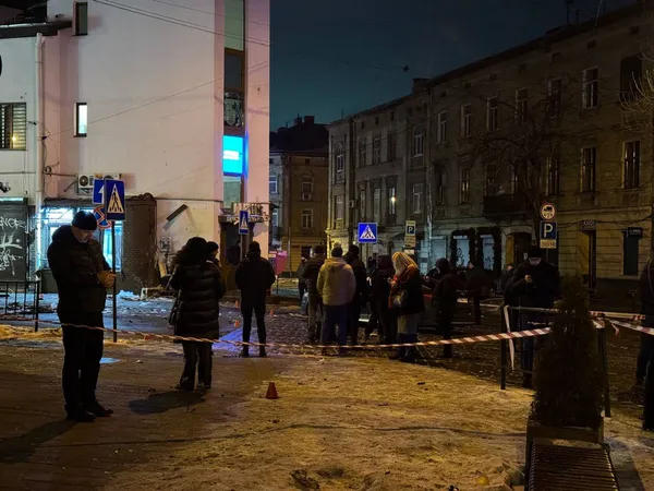 У центрі Львова стався теракт – загинула 23-річна поліцейська, є травмовані (фото, відео)