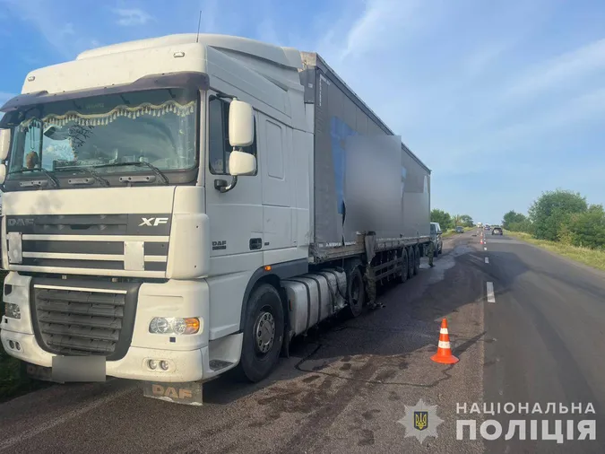 Виїхав на «зустрічку»: на Волині маршрутка протаранила вантажівку (фото)