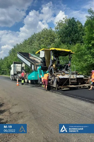 На Волині ліквідовують вибоїни на автошляху М-19 (фото)