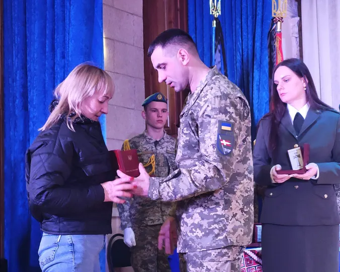 У Ковелі воїни 14-ї ОМБр вручили пам’ятні відзнаки сім’ям загиблих побратимів (фото)