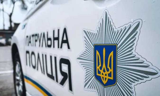 У Луцьку патрульні супроводили до лікарні авто з чоловіком у критичному стані (відео)
