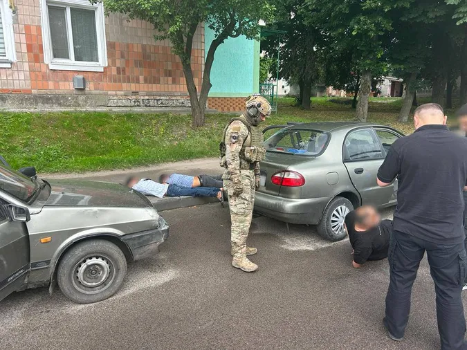 У Луцькій громаді організували переправляння «багатодітних батьків» за кордон (фото, відео)