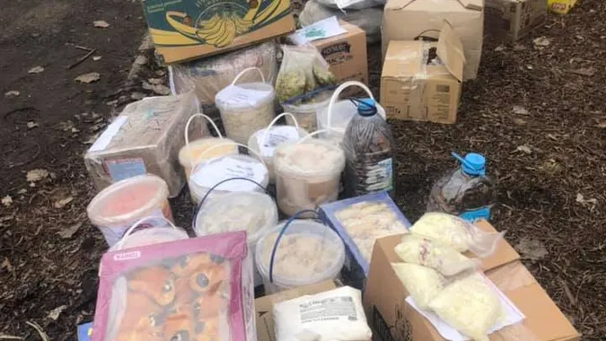 Волинських волонтерів зі смаколиками бійці «Світязя» зустріли борщем (фото)