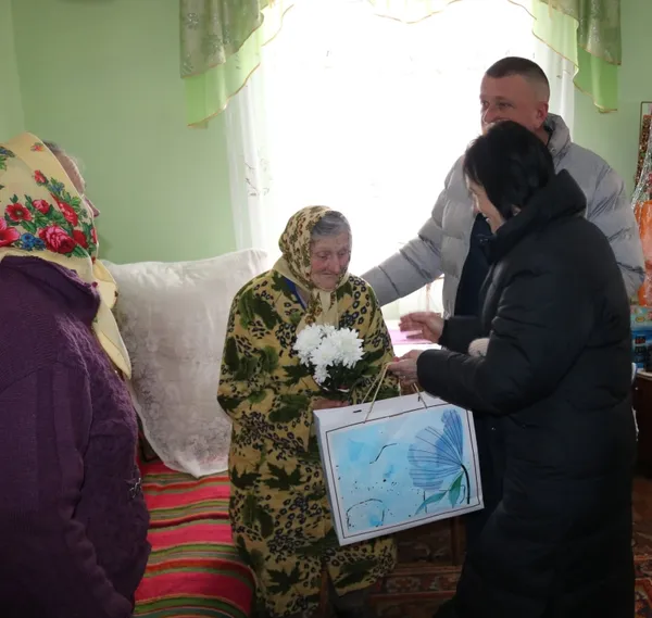 Життєвий шлях довжиною у 95 років: у Журавниках привітали поважну ювілярку