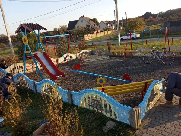У Гаразджі облаштували площу біля клубу (фото)