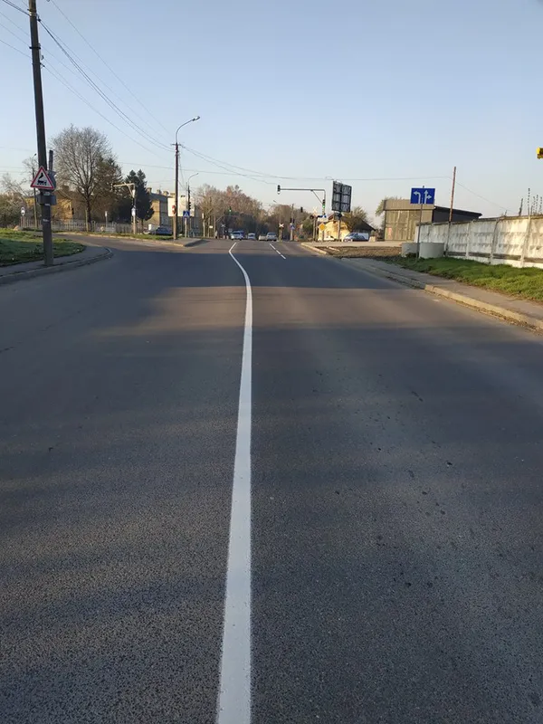 На луцьких дорогах поновлюють розмітку (фото)