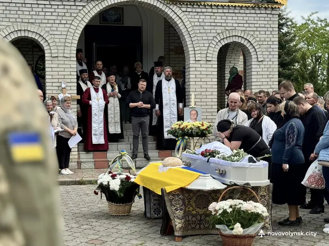 У громаді на Волині попрощалися із воїном Юрієм Сасагою (фото)