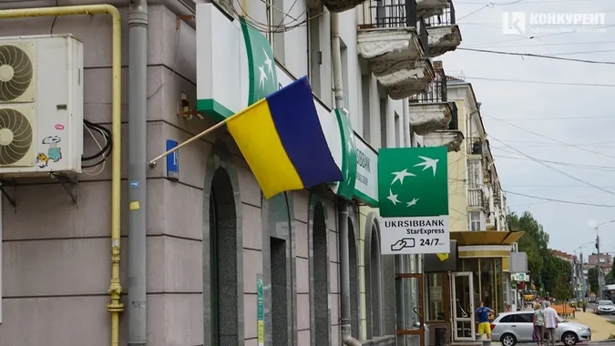У День прапора лучани вбрались у сорочки, а будинки прикрасили стягами (фото)