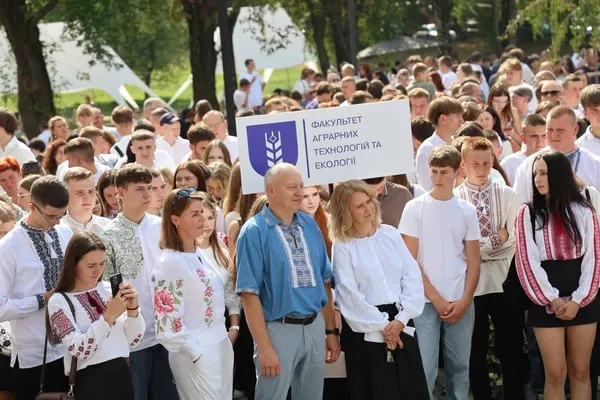 У ЛНТУ провели посвяту першокурсників: танцював навіть робот-гуманоїд (фото)