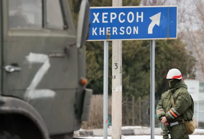 Із Херсонщини окупанти «евакуйовують» медобладнання і майно підприємств, – Генштаб