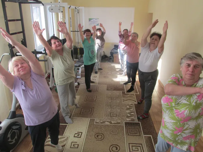 На Волині пенсіонерки роблять зарядку під пісні Винника й Федишин (фото)