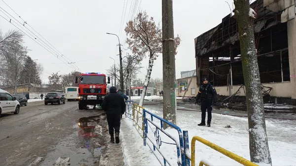 Підприємці мовчать: що коїться навколо згорілого павільйону Центрального ринку (фото)