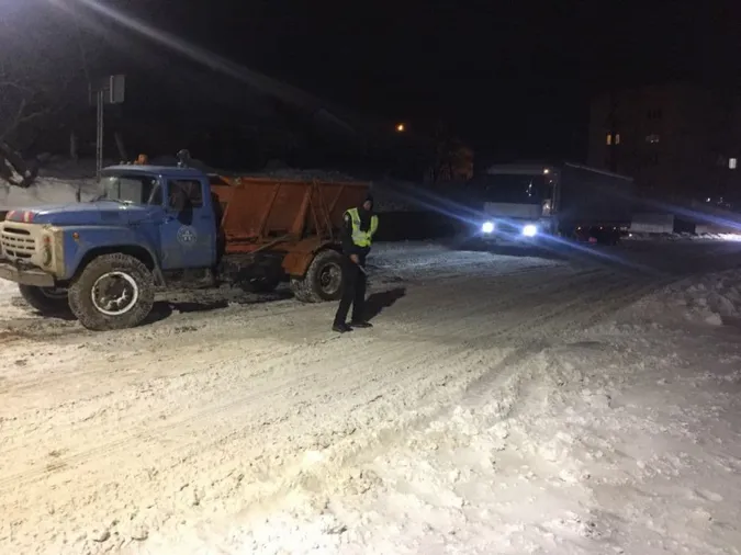 На Волині поліцейські допомогли тим, хто потрапив у скруту через негоду (фото)