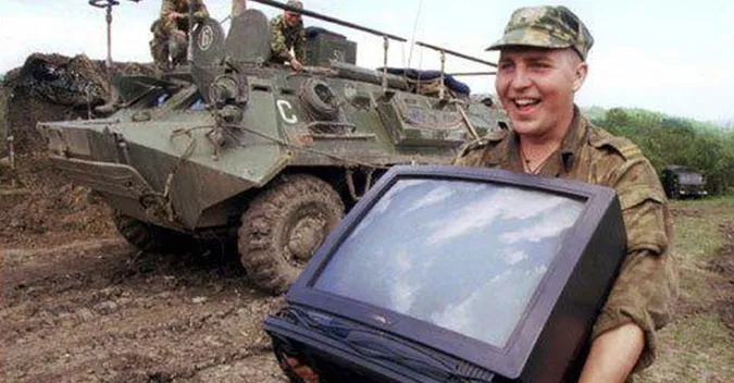Дорогами Херсонщини рухаються ворожі автомобілі з награбованим майном, – Генштаб
