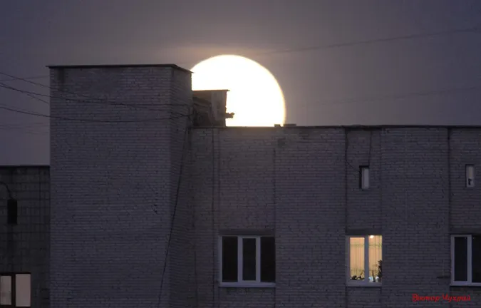 Волинський фотохудожник зазнімкував панну Астрономію і Місяць