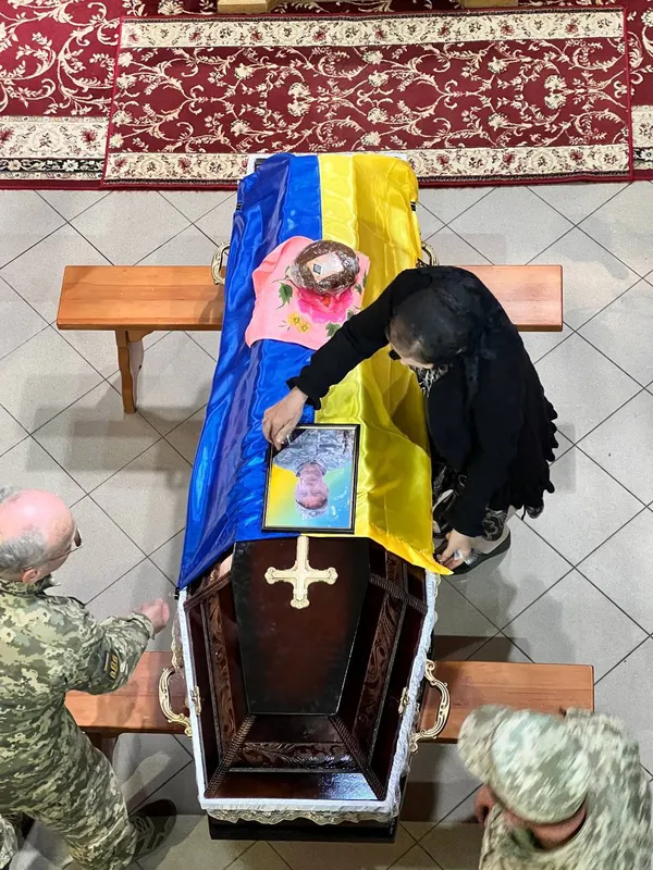 Загинув більше року тому: на Волині попрощалися з Володимиром Мажулою (фото)