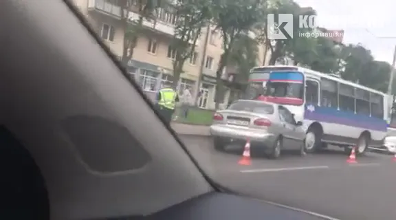 На проспекті Волі в Луцьку – лобова ДТП (відео)