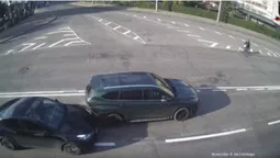 У Луцьку Tesla в'їхала в Toyota – момент ДТП потрапив на камери (відео)