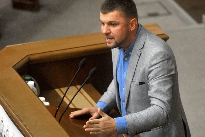 Гузь закликає «потримати за горло» міністра