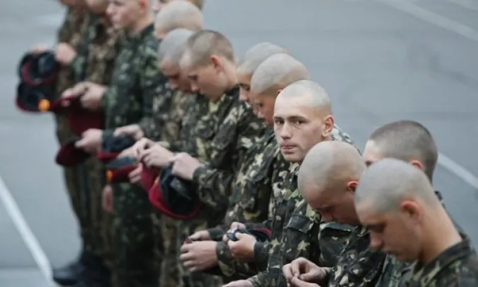 Термін строкової служби в Україні можуть скоротити