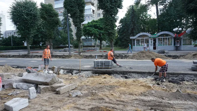 Стало відомо, коли на проспекті Волі відновлять рух транспорту