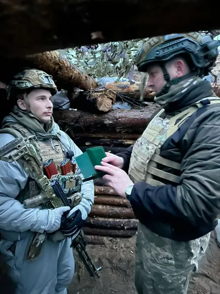 Комбриг 100-ї бригади на «нулі» відзначив воїнів Луцького батальйону (фото)