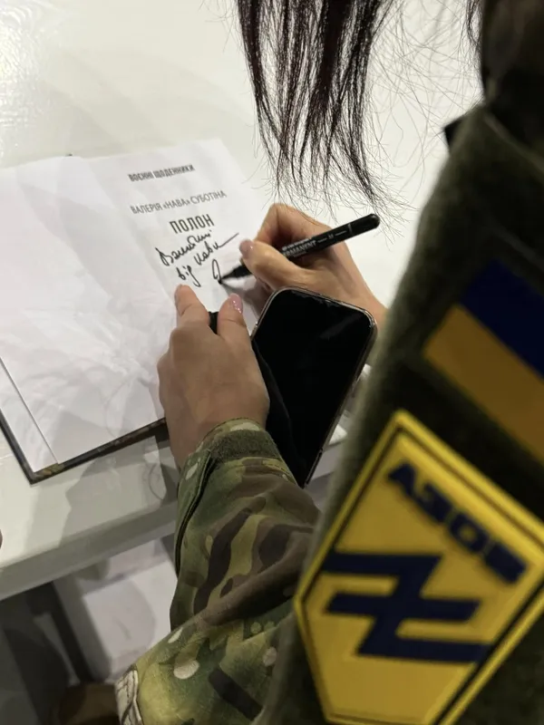 У Луцьку презентували книгу захисниці Маріуполя, яка майже рік провела у полоні (фото)