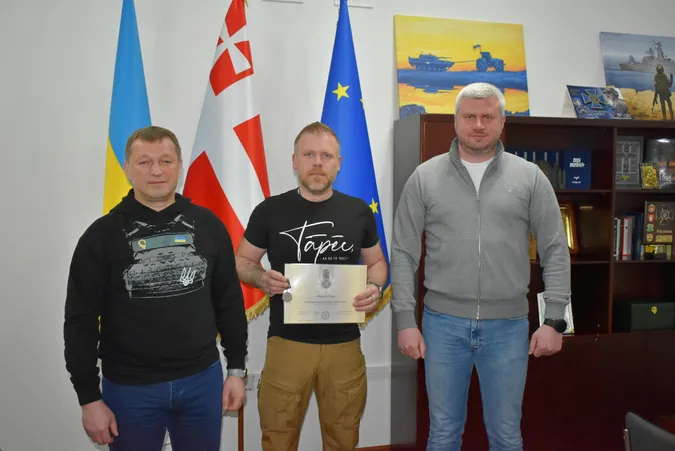 На Волині волонтерам з Латвії вручили відзнаки «За оборону України» (фото)