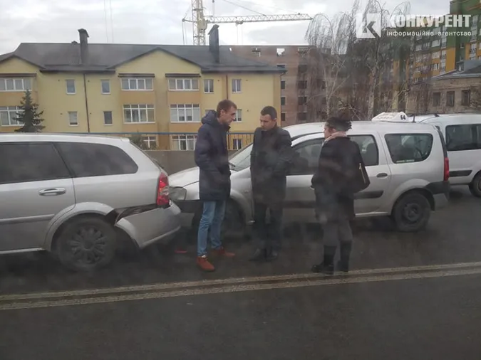 У Луцьку біля «Там-Таму» – аварія: рух ускладнений (фото)