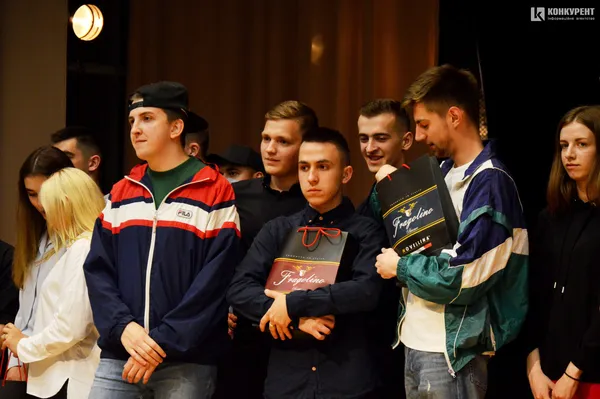 Хірунья, львівська гопота та стриптиз від мами: у Луцьку відбулася студентська «Ліга сміху» (фото)
