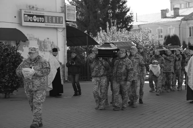 У Луцьку попрощалися з Героями Олегом Троцюком та Ігорем Кунашиком (фото)