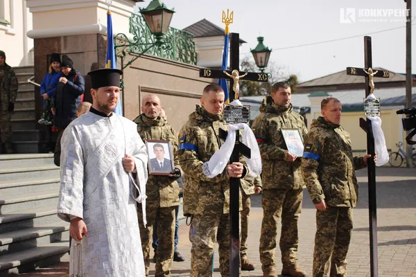 У Луцьку попрощалися із Героями, які загинули внаслідок авіаудару по аеродрому (фото)