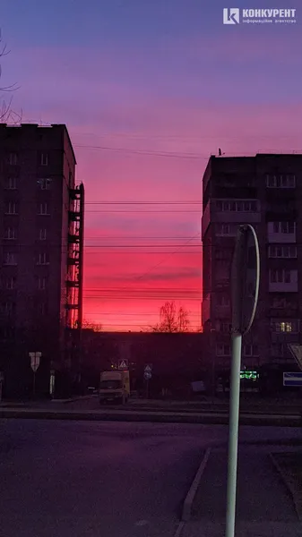 Край неба палає: лучан зачарував рожево-фіолетовий світанок (фото)