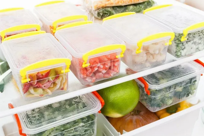 Які продукти не можна заморожувати