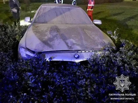 Водія BMW, яке вилетіло на кільце біля «Глобуса», знайшли