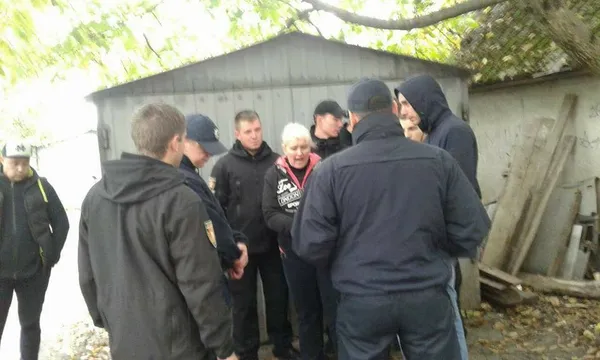 У Луцьку власники незаконних гаражів намагались викрасти засоби демонтажу (фото)