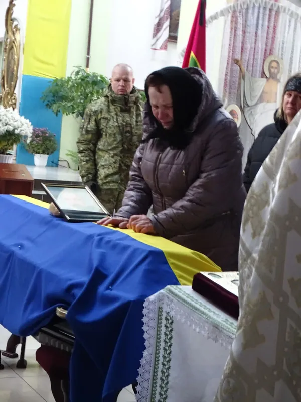Упізнали лише за ДНК: на Волині попрощалися із воїном Віктором Кіцом (фото)
