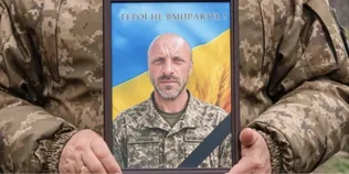 Загинув понад 2 роки тому: на Волині в останню дорогу провели полеглого воїна Костянтина Клюбу (відео)